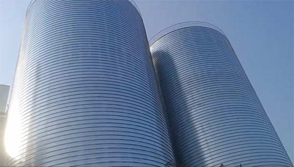 金银川路街道2座混凝土高架卷板仓